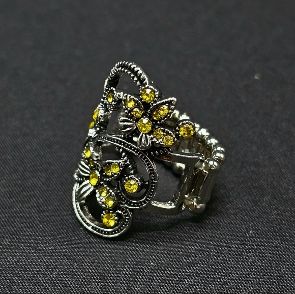 🌼'Bouquet Toss' Yellow Silver Floral Stretch Ring - Paparazzi🌼 - Picture 7 of 9